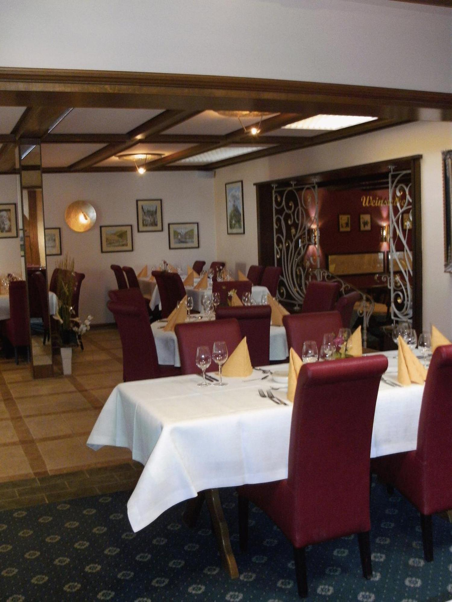 Weinhotel Hubertus Garni Klotten Buitenkant foto