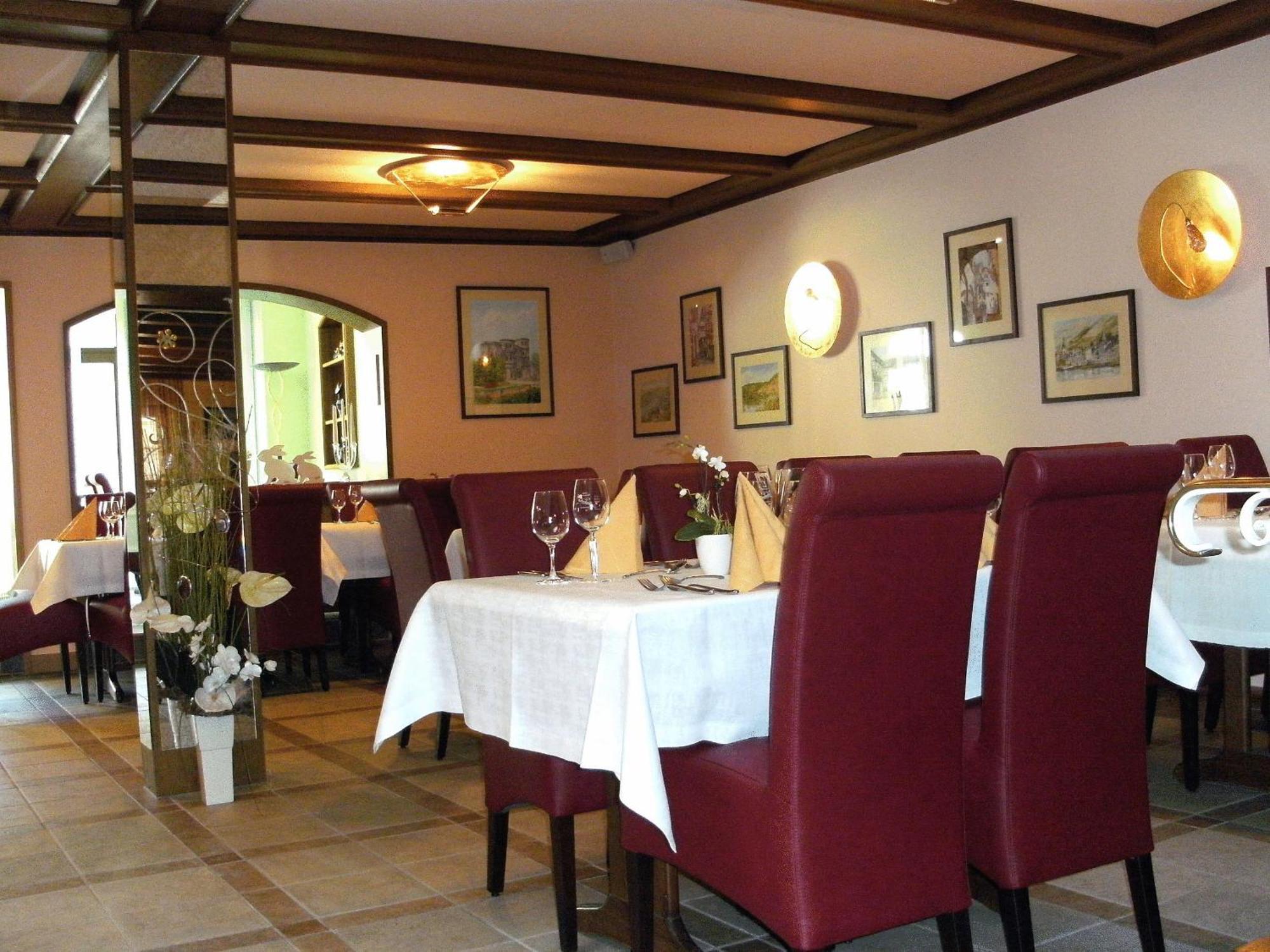 Weinhotel Hubertus Garni Klotten Buitenkant foto