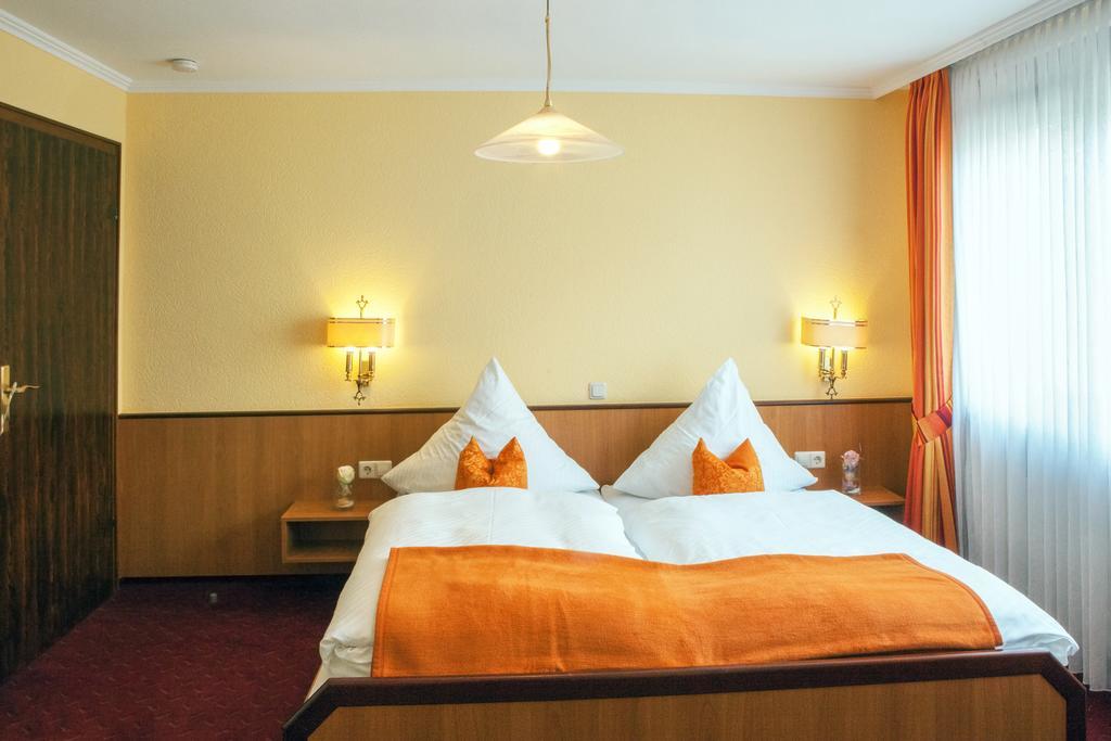 Weinhotel Hubertus Garni Klotten Buitenkant foto